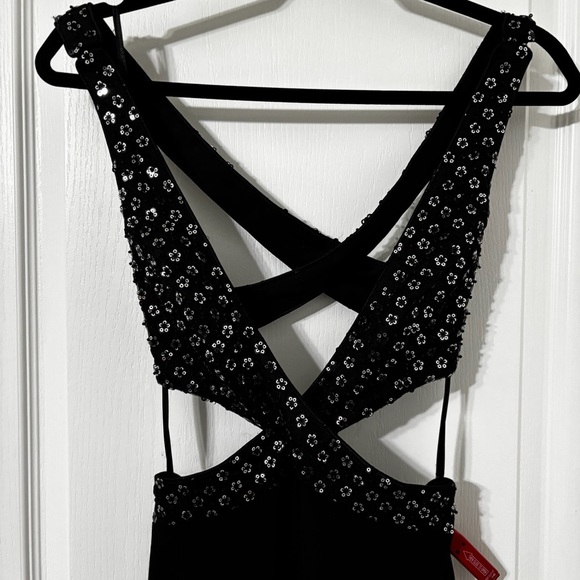 MAC DUGGAL Black Beaded Cut Out Gown Size 0 - Picture 4 of 6